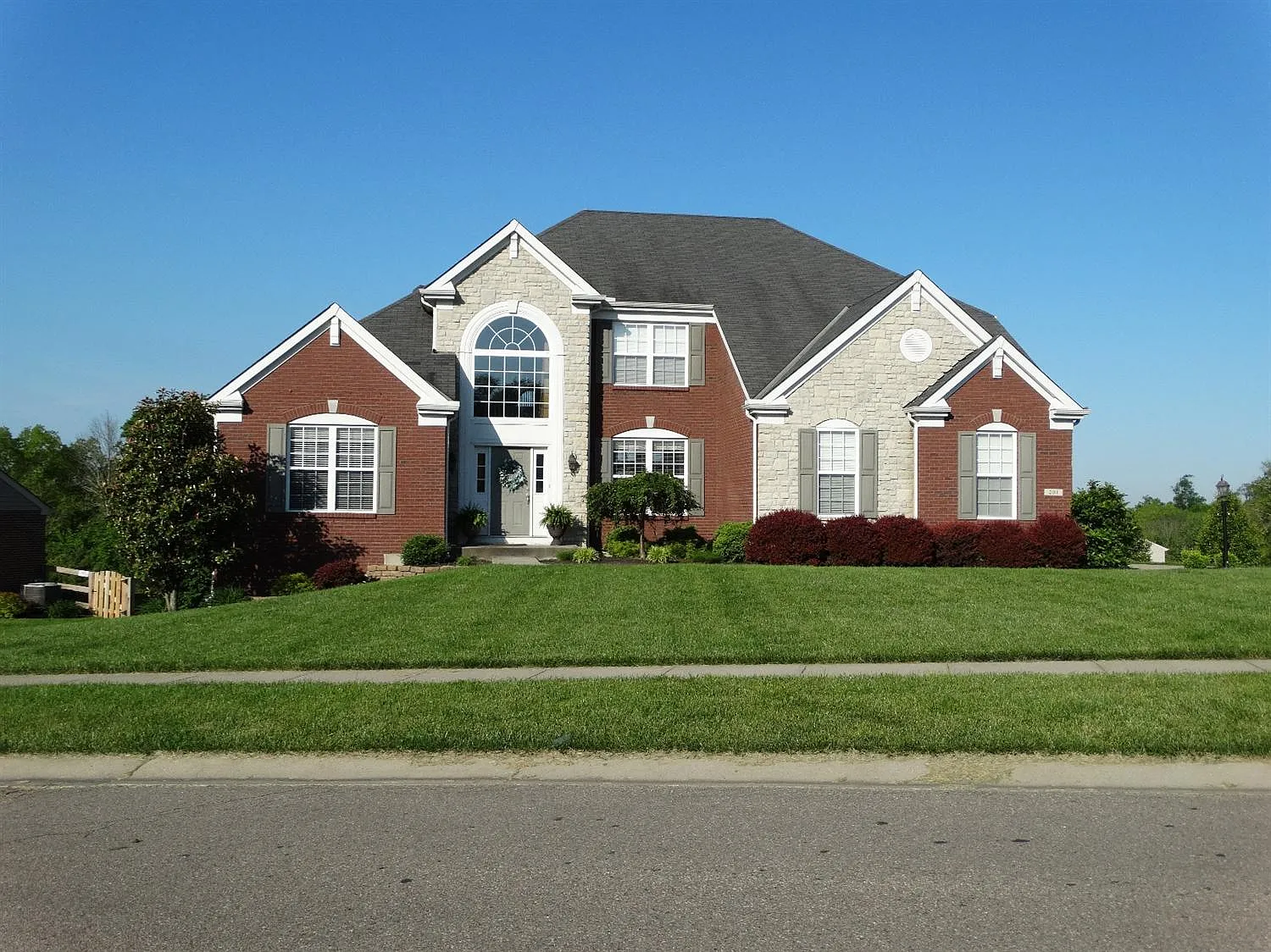 201 Newpine Dr photo 1
