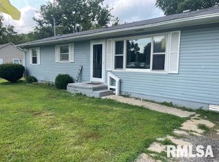 206 E Claude Ave, Patoka, IL 62875