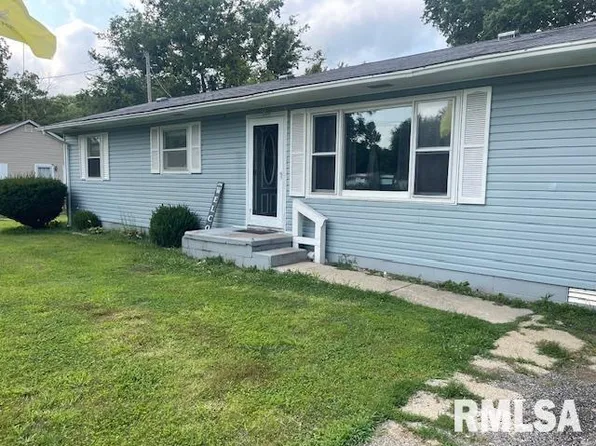 206 E Claude Ave, Patoka, IL 62875
