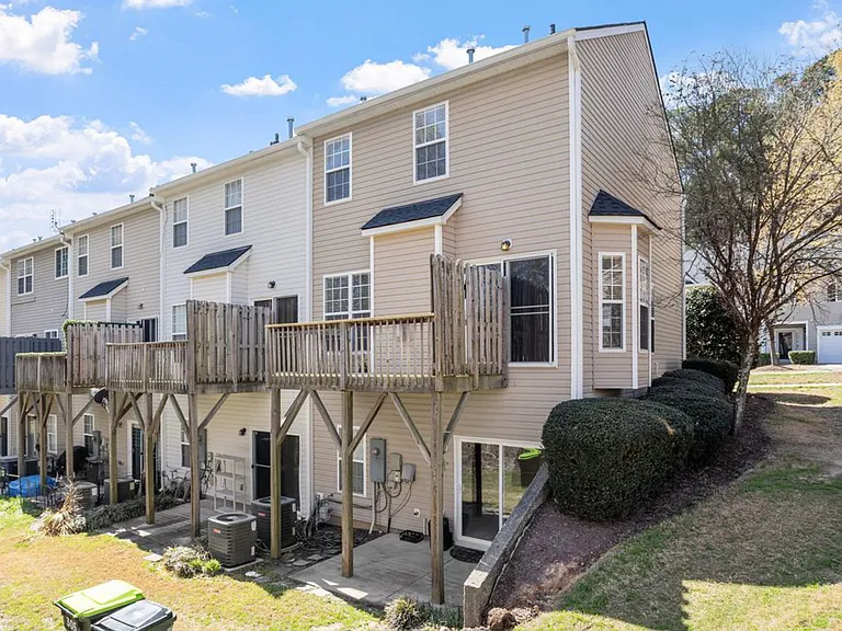 305 Anterbury Dr — Photo 32