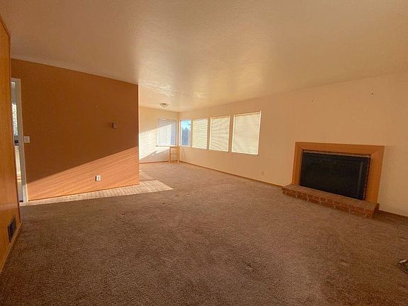 4th image of 42280 Evergreen Dr