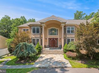 11564 W Hill Dr, Rockville, MD 20852
