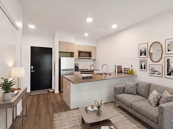 4th image of 514 Federal Ave E #203