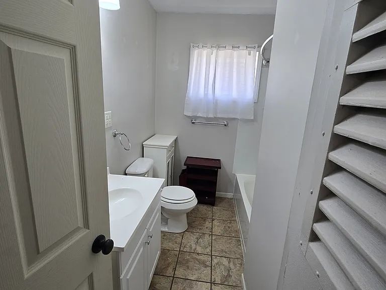 517 State St #B — Photo 7