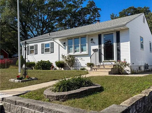 95 Liberty Pl, Hazlet Township, NJ 07734