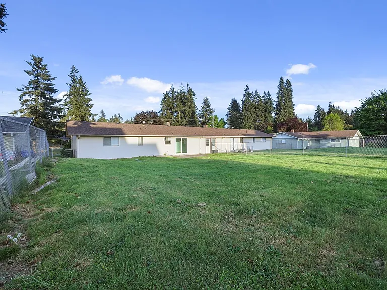 333 Choker St SE #B — Photo 28