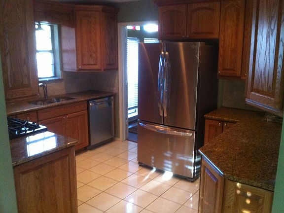 5th image of 513 Willow Way