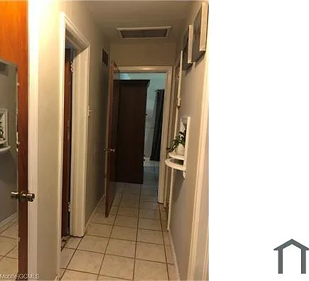 55 Thompson Blvd — Photo 8