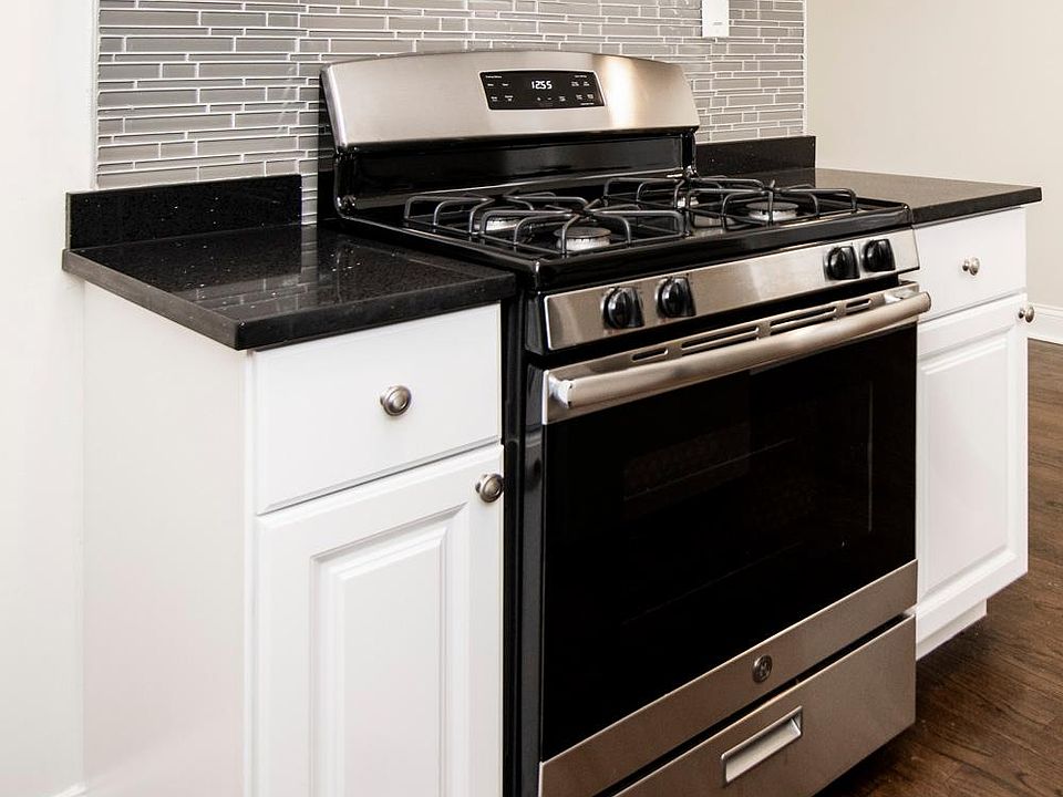 2nd image of 3821 N Greenview Ave #2821-23-1W