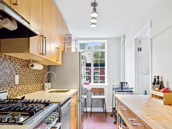 2nd image of 43 Greenwich Ave APT 6
