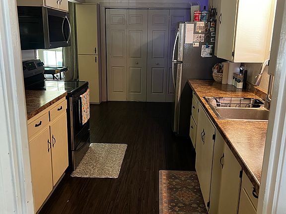 3rd image of 1150 W Pecan St