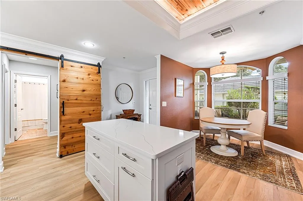 2 bed, 2.0 bath, 1556 sqft, $7,875 — Photo 4