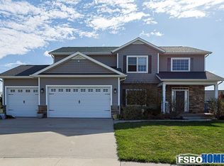 6143 Spring Cir, Davenport, IA 52807