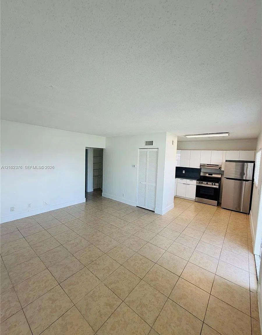 2 bed, 1.0 bath, $1,850 — Photo 2