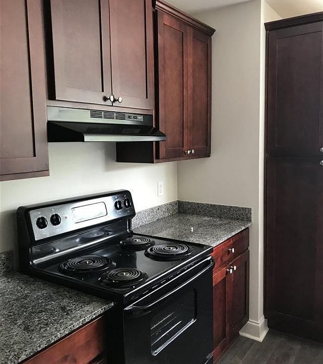 2nd image of 511 Roselawn Ave
