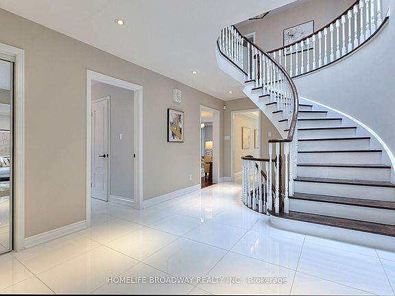 4th image of 30 Gossamer Ave
