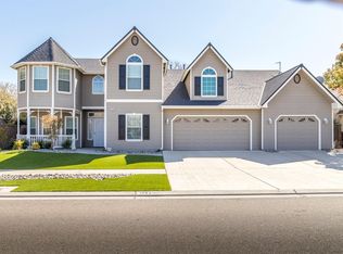 1753 N De Witt Ave, Clovis, CA 93619