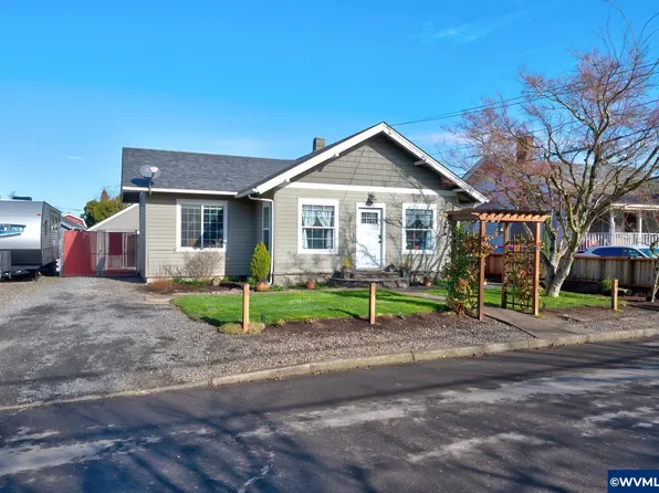 605 Whittier St, Silverton, OR 97381
