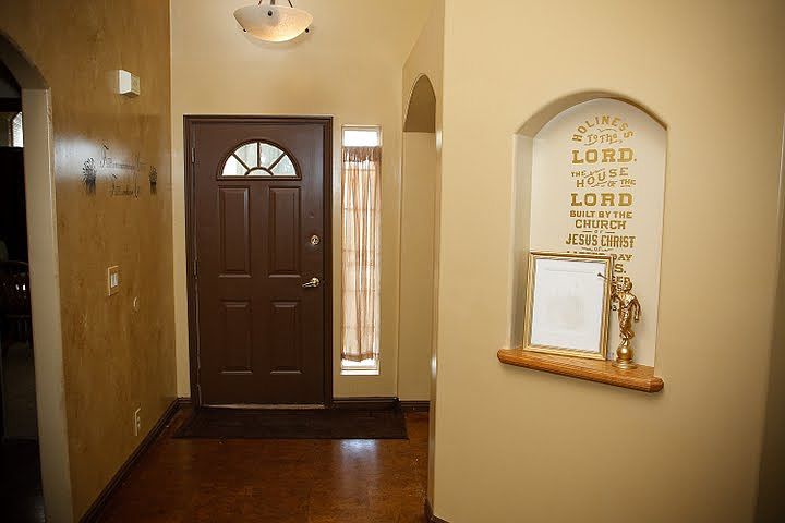 1st image of 1300 N Captain Cir