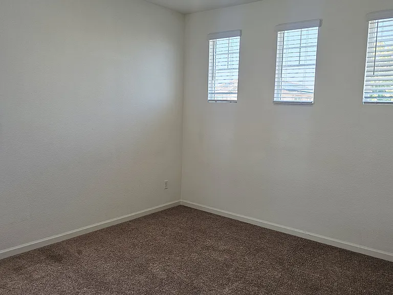 5444 Gallier Loop — Photo 23