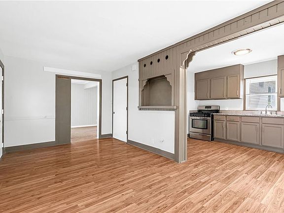 5th image of 8205 Rose St