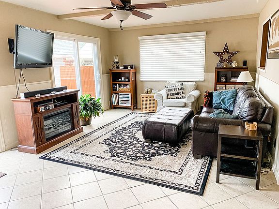 1st Floor Family Room