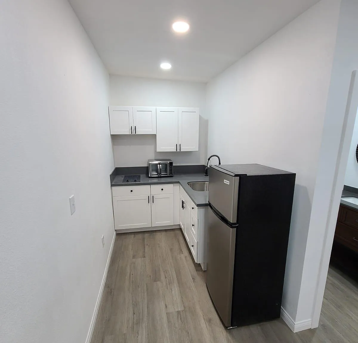 427 E Moss St — Photo 3
