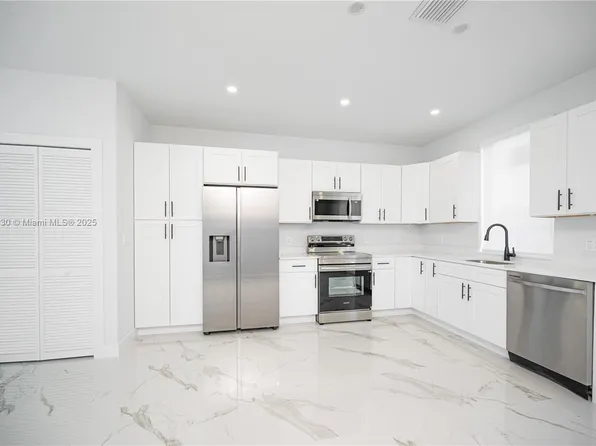 238N W 2nd St #5, Florida City, FL 33034