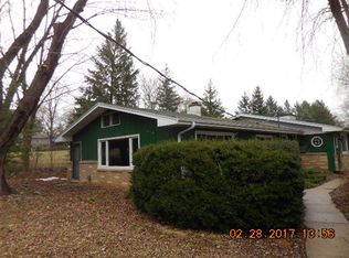 W243S7600 Evergreen Dr, Mukwonago, WI 53149