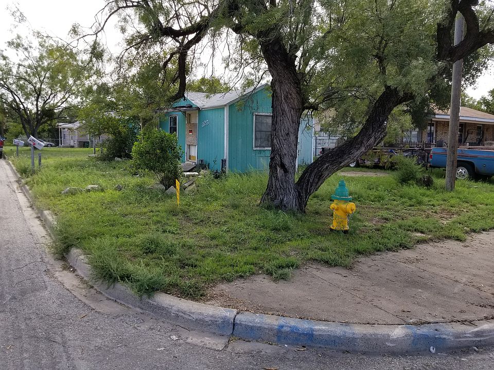 2nd image of 325 W Avenue V