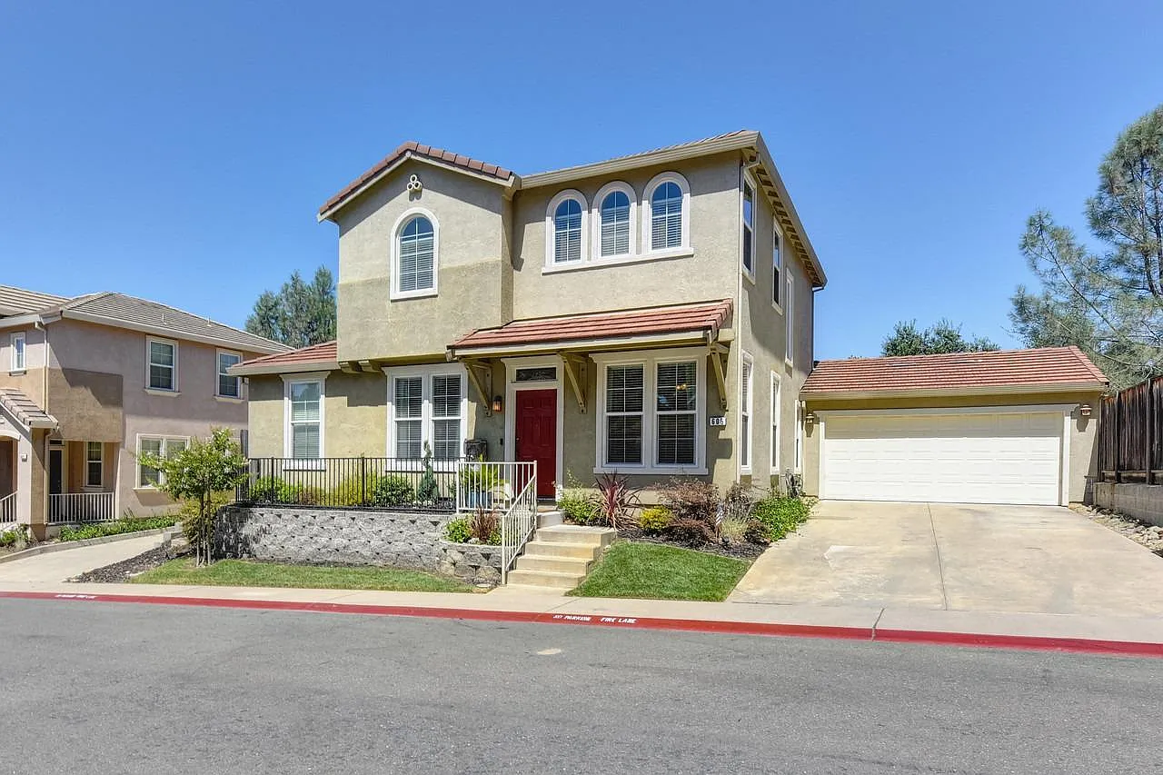 4 bed, 1998 sqft, $3,250 — Photo 1
