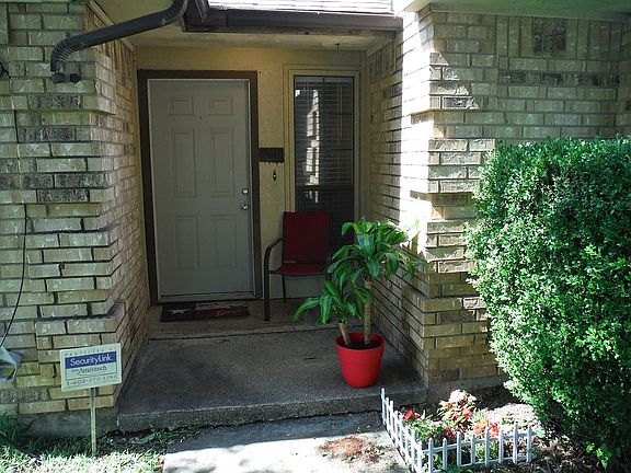5th image of 221 Hood Dr