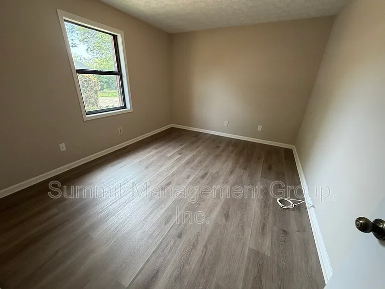 1035 Eastview Rd NE #A — Photo 10