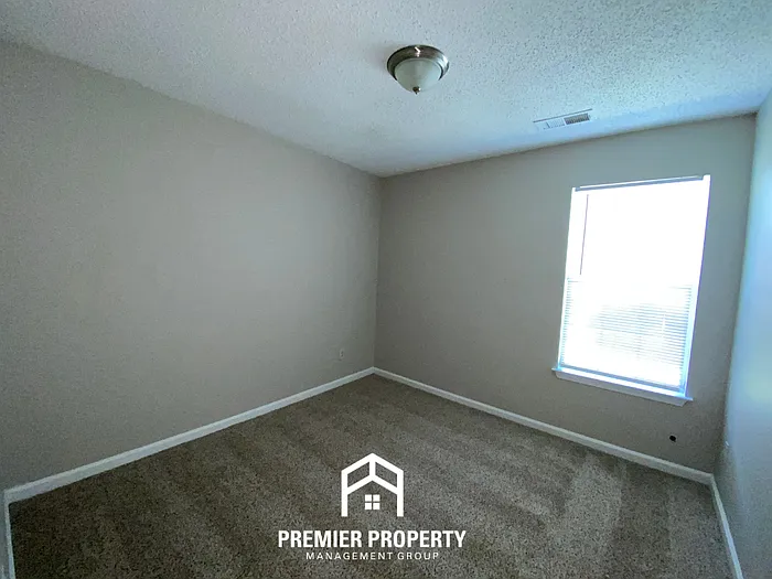 2584 Parkview Dr — Photo 16