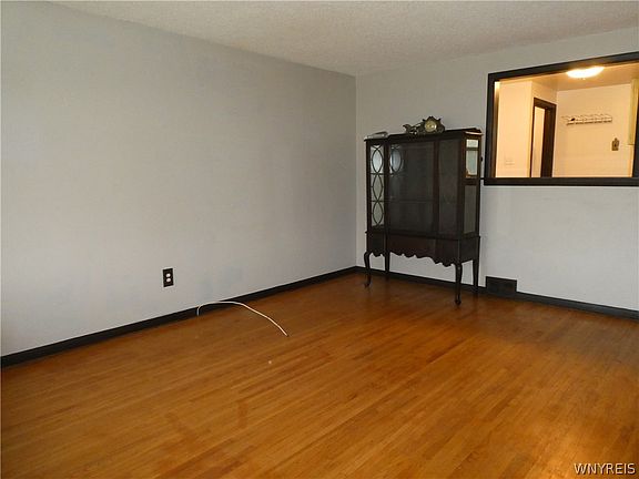 3rd image of 66 Alaska St