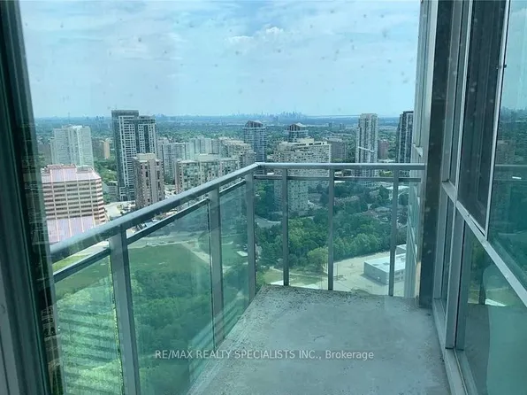 220 Burnhamthorpe Rd W #3301, Mississauga, ON L5B 4N4