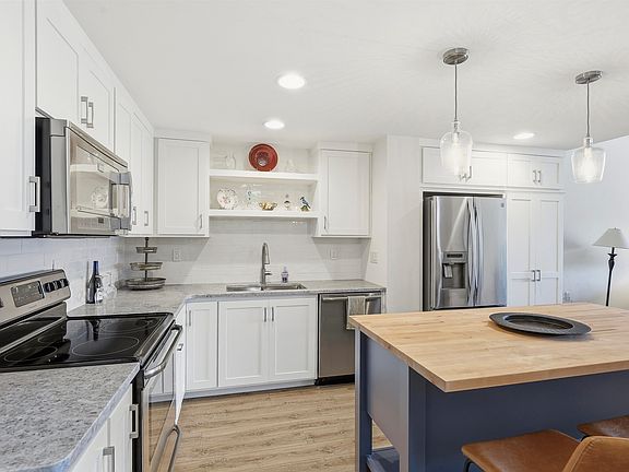 3rd image of 400 Richmond St #431