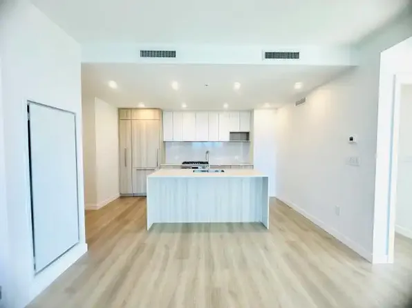 6087 Wilson Ave #1708, Burnaby, BC V5H 4R8