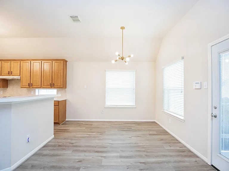 2710 Falcon Knoll Ln — Photo 7