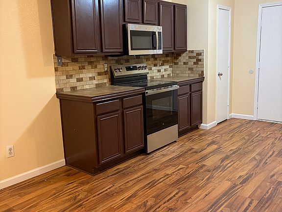 3rd image of 7121 Amber Dr