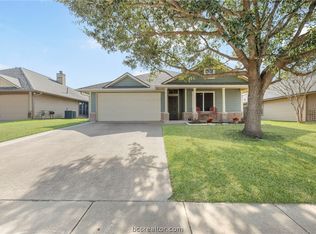 1702 Kingsgate Dr, Bryan, TX 77807