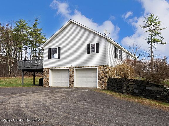 3rd image of 186 Meadow Brook Lane