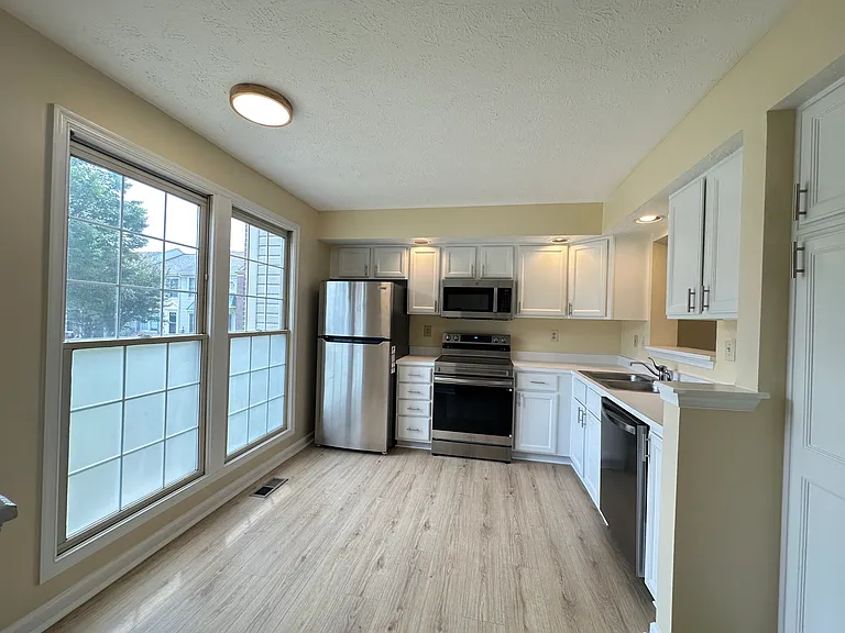 7958 Brightmeadow Ct — Photo 3
