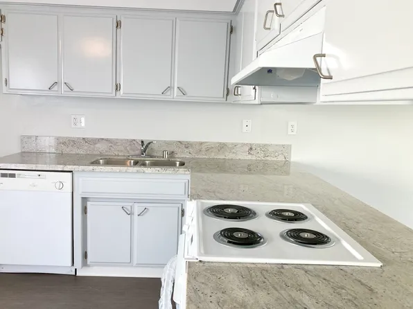 Catalina Garden Apartments, 333 N University St, Redlands, CA 92374