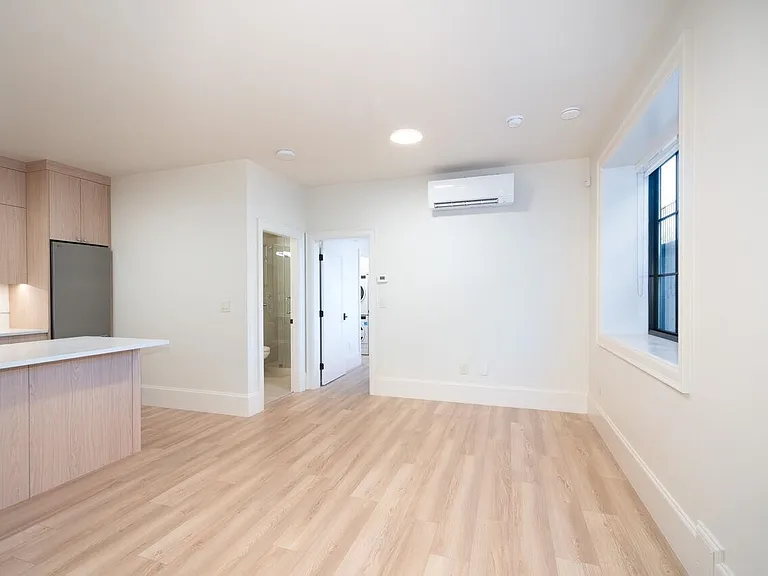 5770 Kitchener St #LOWER — Photo 8