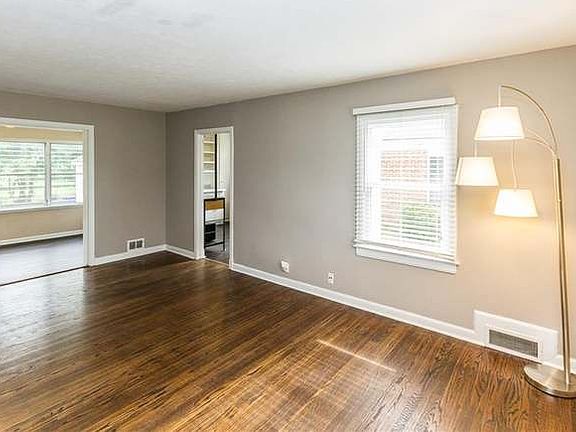 2nd image of 534 W 52nd St