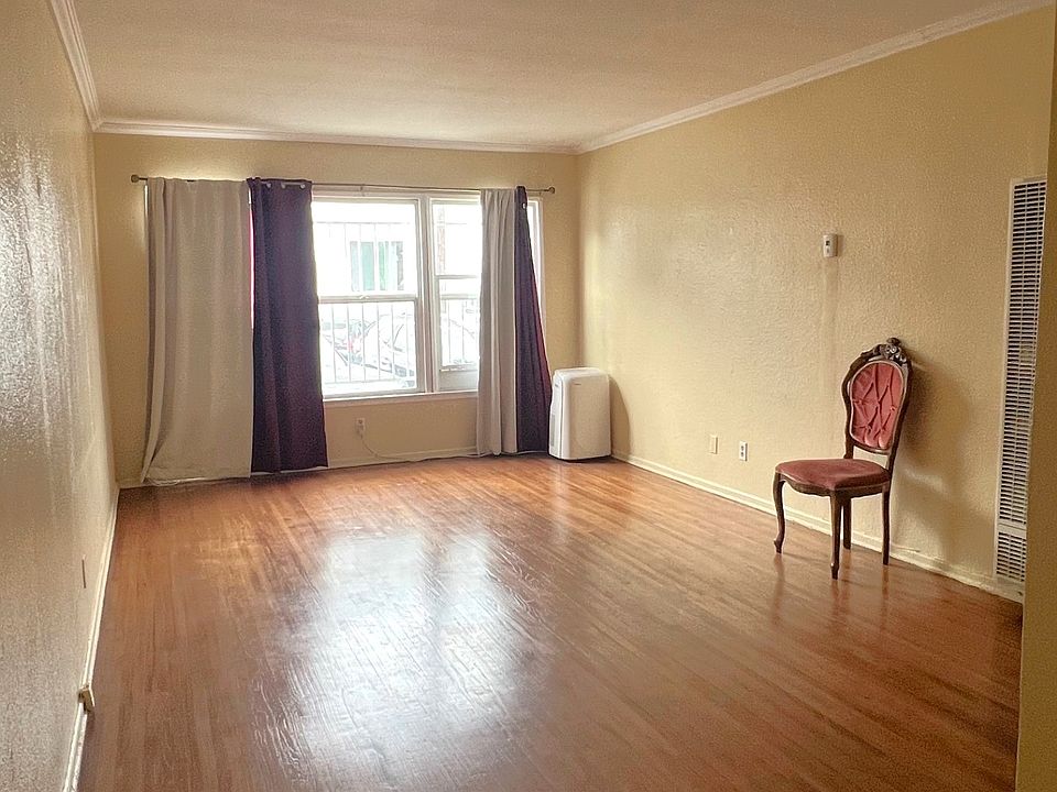 1st image of 877 N Hoover St #877
