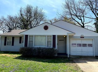 1719 SW 24th St, Topeka, KS 66611