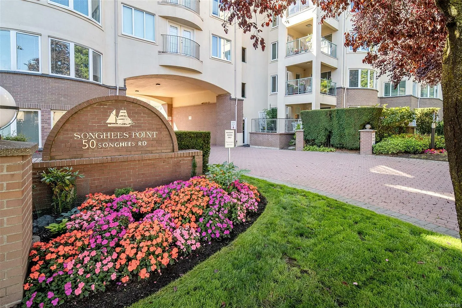 50 Songhees Rd #418 photo 1
