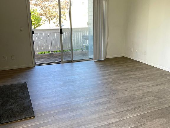 5th image of 2421 Creekside Ct